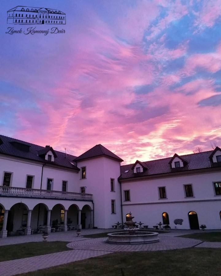 ホテル Zamek Kamenny Dvur Kynsperk nad Ohri エクステリア 写真